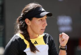 (VIDEO) Novo iznenađenje: 5. teniserka svijeta završila učešće na Vimbldonu