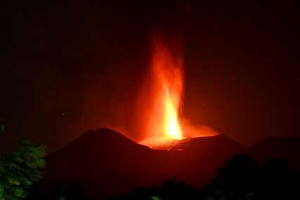 (VIDEO, FOTO) ERUPCIJA ETNE PARALISALA SVE Hiljade putnika zarobljeno na italijanskom ostrvu, desetine letova otkazano
