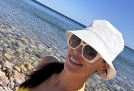 (FOTO) SKINULA SE TENISERKA Ana Ivanović objavila vreli selfi sa plaže