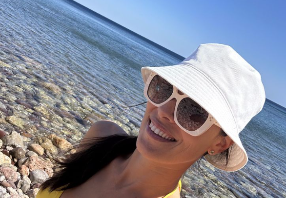 (FOTO) SKINULA SE TENISERKA Ana Ivanović objavila vreli selfi sa plaže
