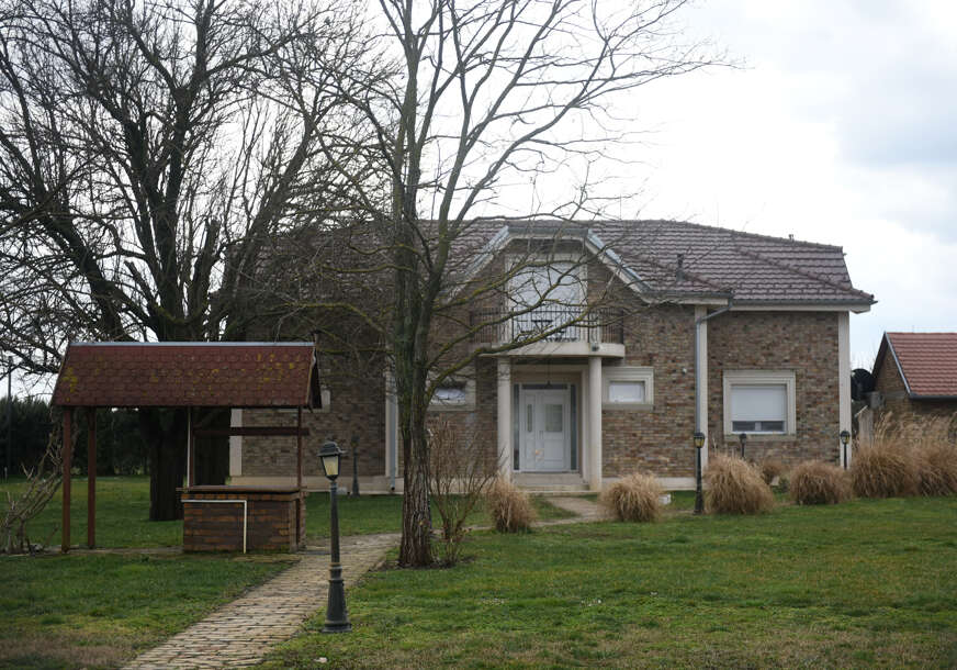 Nataša Bekvalac, vila, Čenej