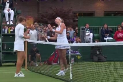 (VIDEO) Protivnica nije mogla da vjeruje: Ukrajinka odbila da se rukuje sa teniserkom koja nastupa za Francusku