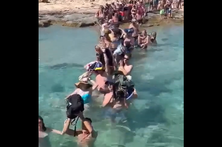 Zaplivali turisti