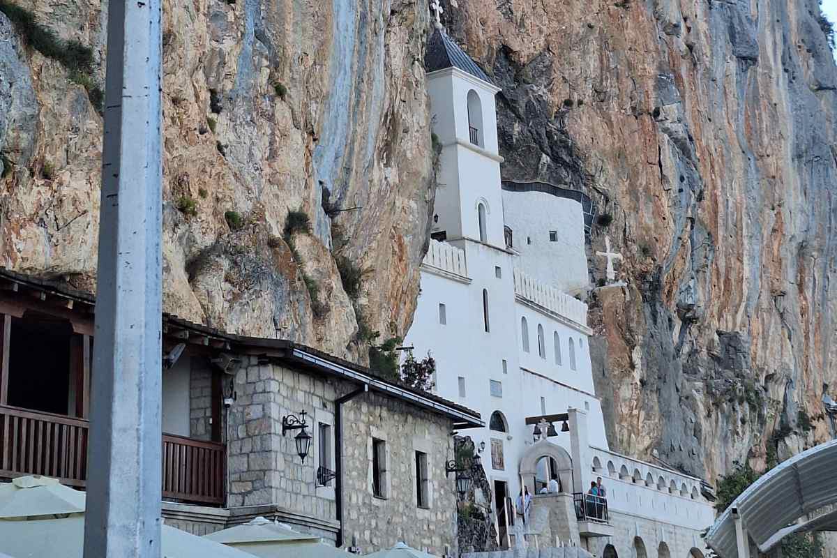 SPC danas slavi Svetog Vasilija Ostroškog, ovo su običaji