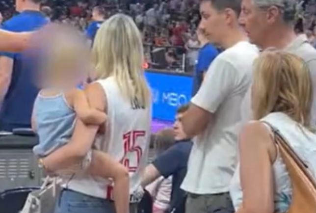 (VIDEO) Najslađa scena u Areni: Nikola Jokić ima podršku supruge i kćerke