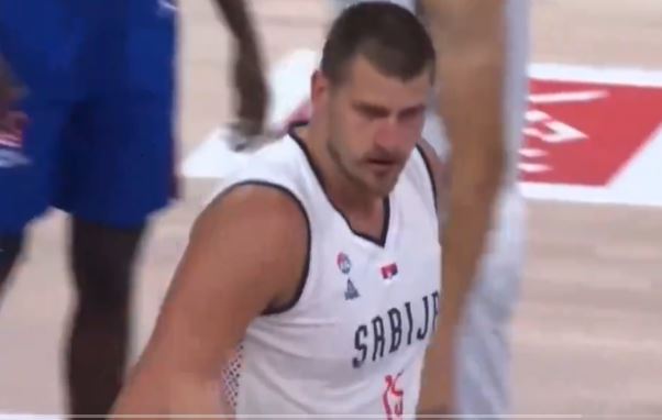 (VIDEO) KAKVA DOMINACIJA Jokić "maltretirao" centre Francuske u prvom poluvremenu, ovaj potez ostavio sve u čudu