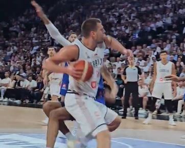 (VIDEO) FANTASTIČNO POLUVRIJEME ORLOVA Srbija sporo krenula, pa na krilima Jokića demonstrirala silu protiv Francuske