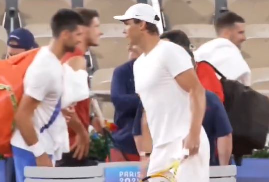 (VIDEO) Osmijesi sve govore: Pozdrav Nadala i Đokovića na treningu u Parizu
