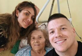 (FOTO) "Žena koja me rodila i žena koja me je preporodila" Sloba Radanović posjetio majku u bolnici, pa objavio emotivnu poruku