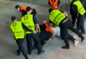 (VIDEO) Neviđeni skandal na EURO: Redari i obezbjeđenje tukli navijače zbog 50 evra