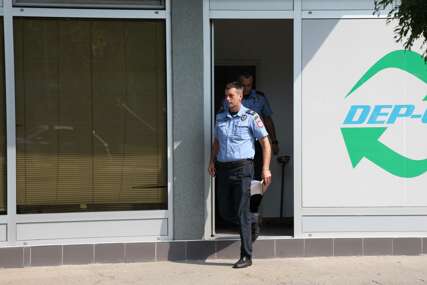 policija izlazi iz Depota 
