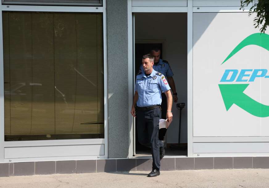 policija izlazi iz Depota 