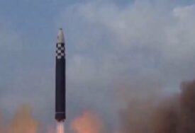 (VIDEO) Sjeverna Koreja testirala novu taktičku balističku raketu: Sposobna da nosi super-veliku bojevu glavu od 4,5 tona