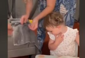 (VIDEO) "HAOS KOJI JE NASTAO SLUČAJNO JE SAVRŠEN" Snimak simpatične bebe nasmijao korisnike društvenih mreža