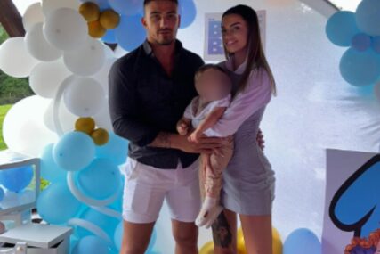 (FOTO) PONOVO ZAJEDNO Tara Simov i Danilo Raičević nakon skandala nasmijani proslavljaju sinov prvi rođendan