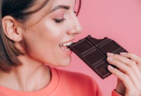 BOLJA NEGO “OBIČNA” Red crne čokolade dnevno i bićete zdraviji nego ikad