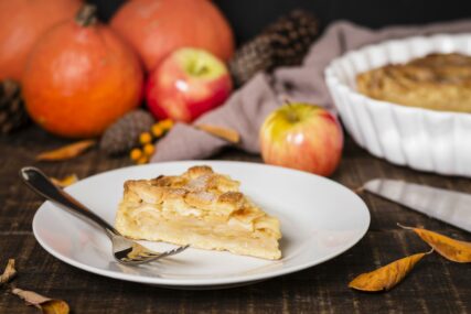 UŽITAK KOJI TRAJE Brzi posni kolač sa jabukama spreman za 15 minuta