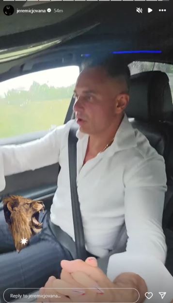 Jovana Jeremić sa Draganom u autu
