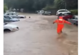 (VIDEO) "TRČI, ŽENA SE DAVI" Radnik Gradske čistoće spasao ženu iz bujice koju je napravila jaka kiša