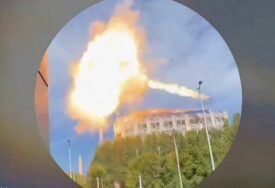 (VIDEO) Zelenski podijelio snimke ruskog napada na Dnjepar "Pogođeni vrtići, škole i bolnice, ima mrtvih i ranjenih"