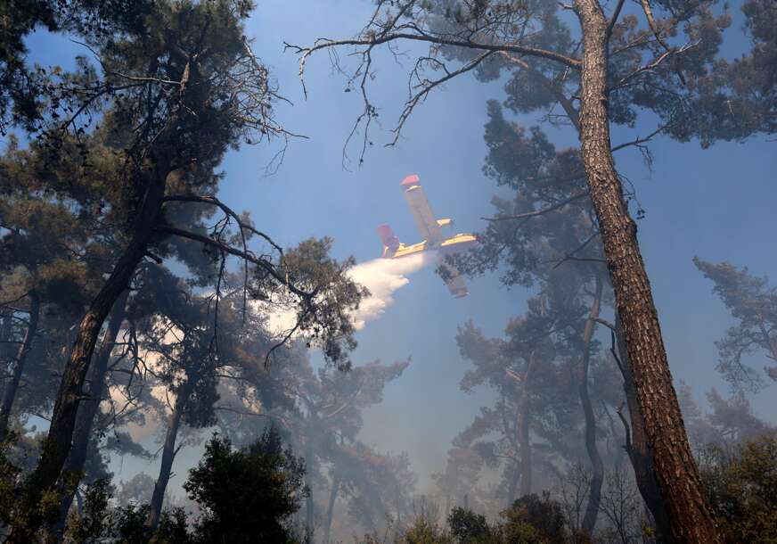 Avion gasi požar