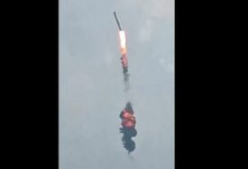 (VIDEO) EKSPLODIRALA KINESKA RAKETA Slučajno su je lansirali, letjelica pala blizu grada i izazvala požar