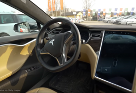 REKORDNI GUBITAK Tesla izgubila 152 milijarde dolara tržišne vrijednosti zbog sukoba Maska i Trampa