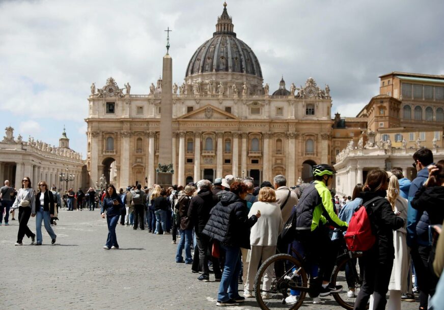 Turisti u Vatikanu