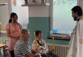(VIDEO) "NIKAD NIJE KASNO ZA LJUBAV" Crkveno vjenčanje u ustanovi za stara lica oduševilo mnoge