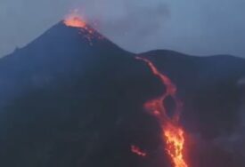 (VIDEO) ERUPTIRALA ETNA Nevjerovatni snimci dronom iznad najvećeg aktivnog vulkana u Evropi