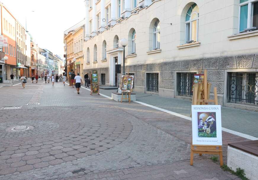 Izložba slika u Gospodskoj ulici u Banjaluci