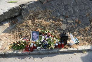 Paljenje sveća na mestu gde je poginuo Aleksandar M, Karaburma