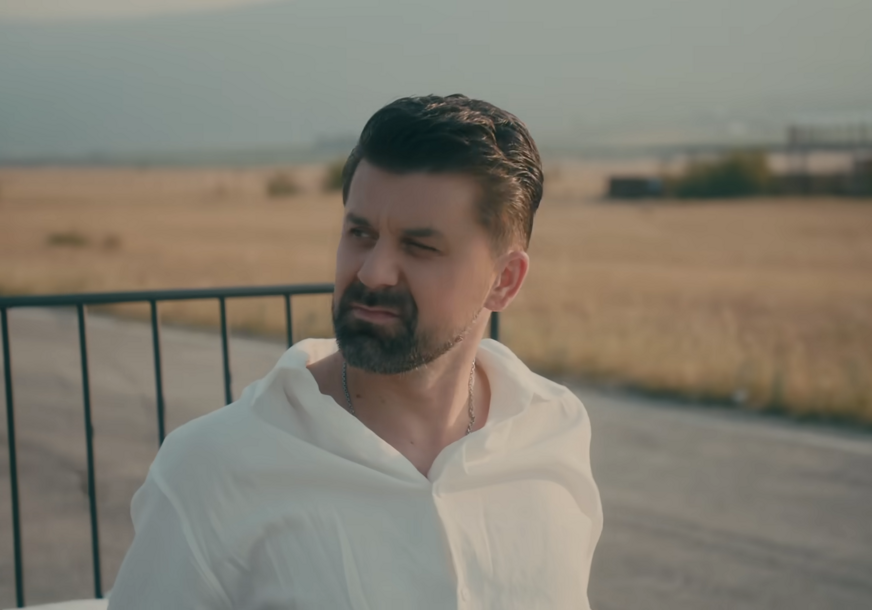 (VIDEO) Amel Ćurić objavio NOVU PJESU "Odlučio sam da se to dogodi na moj rođendan KAO POKLON FANOVIMA"