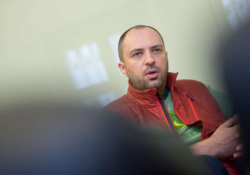 Od bonova za hranu do STATUSA MILIJARDERA: Jan je kao dječak čistio podove, a danas ljetuje na jahti od 220 miliona dolara  