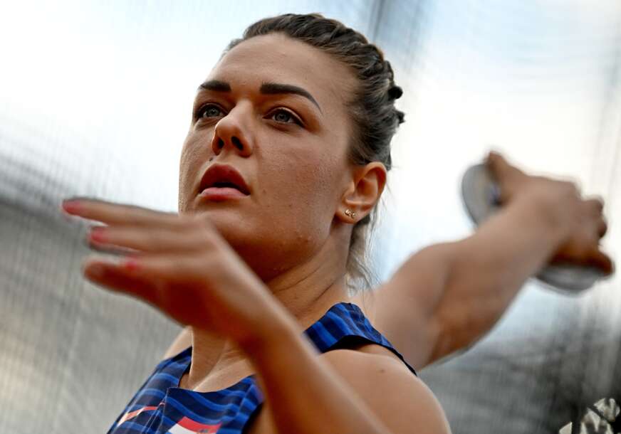 Sandra Elkasević baca disk