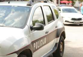 Dijelovi automobila rasuti po putu: Policija i Hitna pomoć na terenu zbog nesreće u Sarajevu