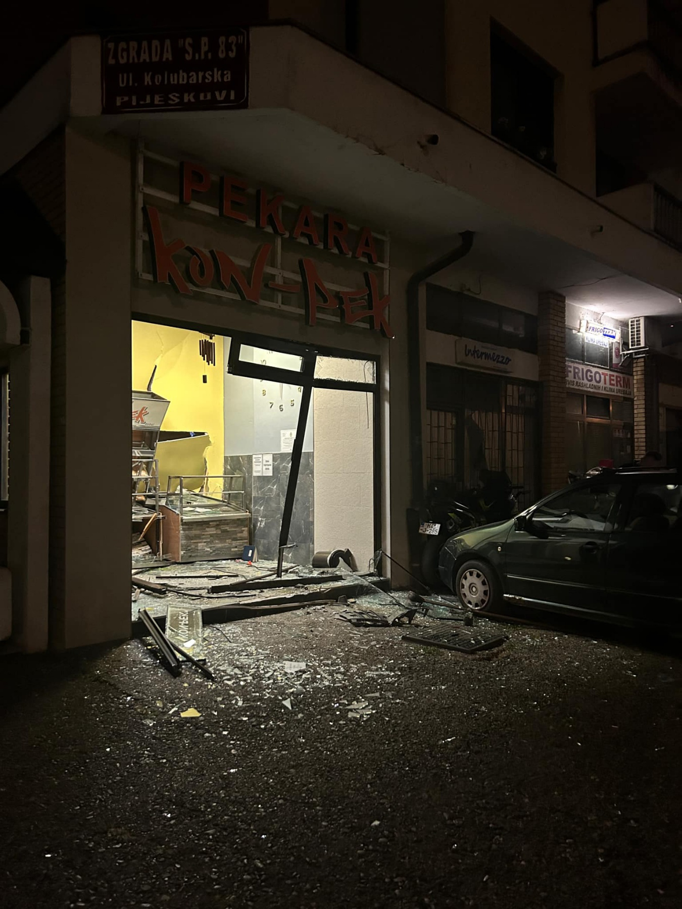 pijan ivozač oštetio osam vozila i četiri izloga
