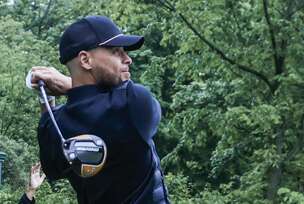 Stef Kari igra golf