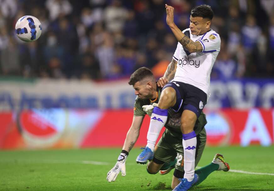 Valter Bou u duelu s golmanom