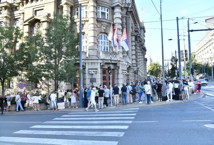 Protest ispred Vlade Srbije