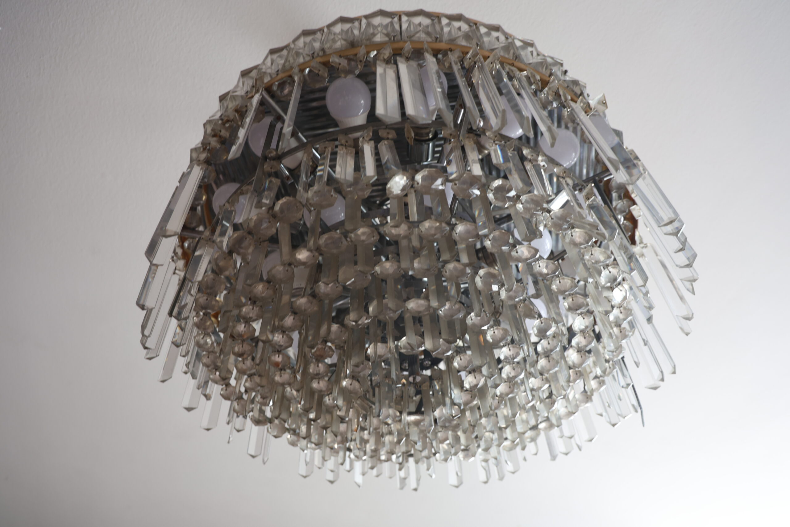 okom svadbe u Adani, Turska, ogroman luster u obliku kruga, koji se odvojio sa plafona, pao je na mladu