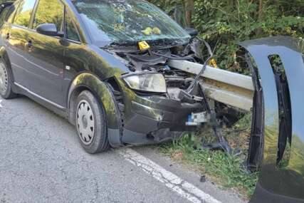 Bankina probila automobil 