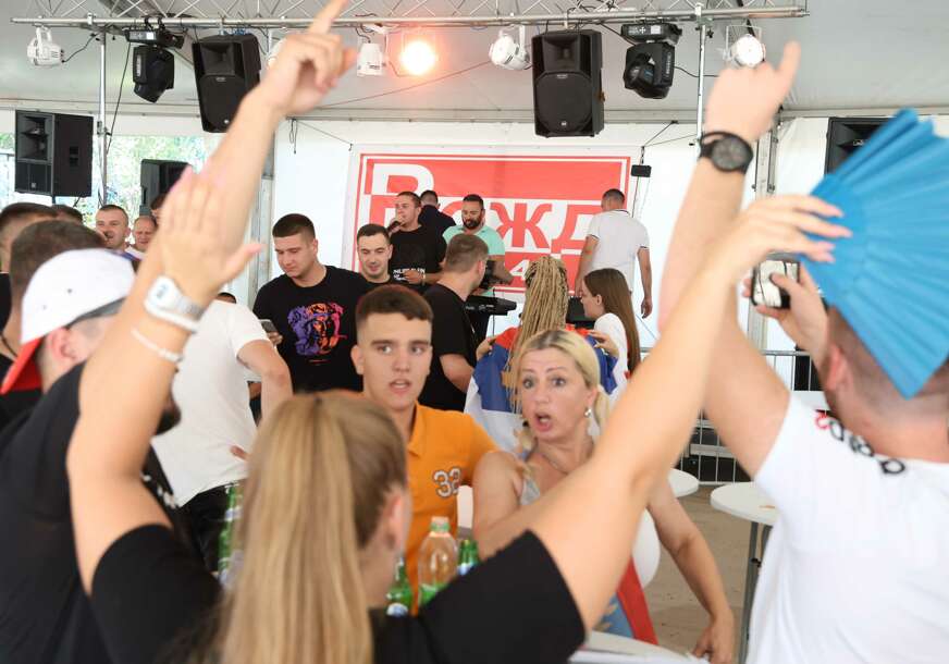 "Ko je nastupao pod šatorom GDJE SE POPILO NAJVIŠE PIVA na Kočićevom zboru” Demokratija višak u osnovnim školama, stižu prijedlozi za NOVE PREDMETE