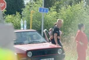 Sin taksiste plače na mjestu nesreće