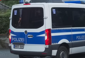 POGINULI BRAĆA BLIZANCI Vozilom u Njemačkoj udario 2 električna trotineta