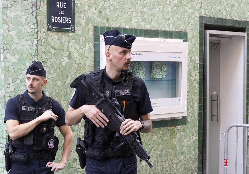 Eksplozija ispred SINAGOGE u Francuskoj: Zapaljena 2 automobila, povrijeđen POLICAJAC, Makron naredio MOBILIZACIJU svih sredstava