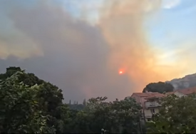 OPSADNO STANJE U DALMACIJI Vjetar nanosi dim iz Mostara, građani u panici
