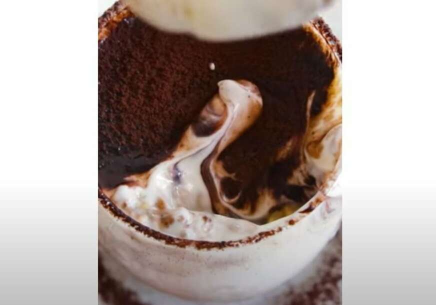 Čuvena poslastica u obliku zdravog doručka: Recept za čuvenu tiramisu zobenu kašu