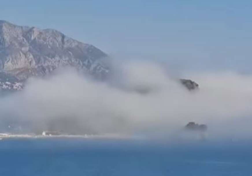 (VIDEO) "GORI MORE, TOPE SE PLANINE" Rijedak fenomen izazvao haos na obali Budve, prizor kao iz horor filma