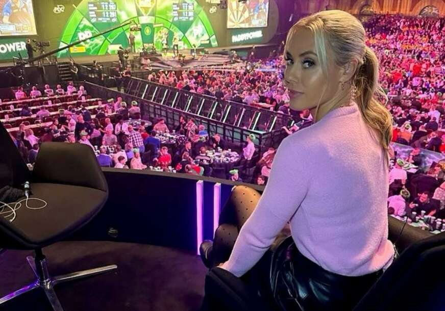 (FOTO) Sa 30 godina je sinonim za ljepotu: Ona je najlepša voditeljka Britanije, proslavio je ovaj neobičan sport